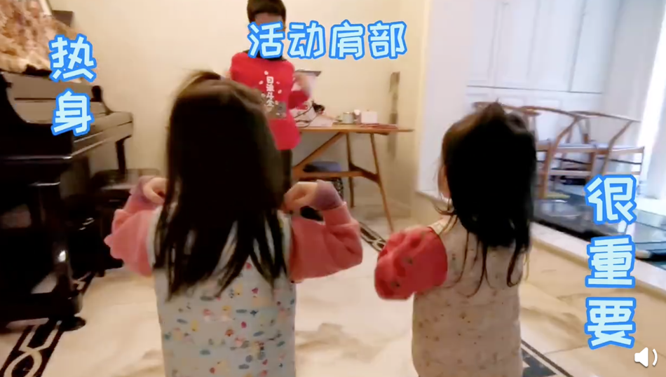 杨威晒杨阳洋带妹妹锻炼照片