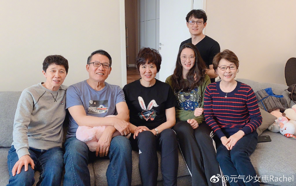 惠若琪生日设宴与郎平夫妇同框