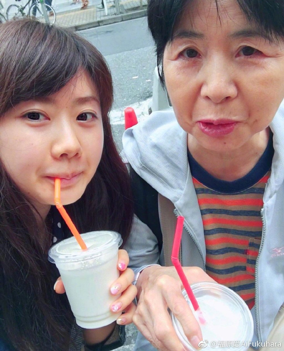 福原爱为妈妈庆生温情满满