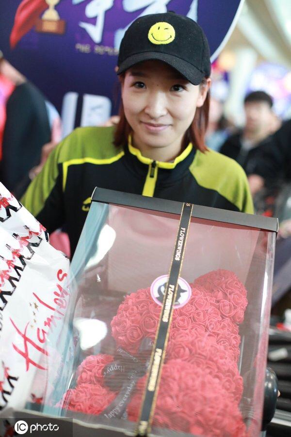 刘国梁率领国乒众将载誉回国