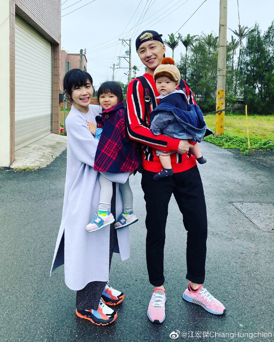 做美食+晒娃！福原爱的居家生活很甜蜜