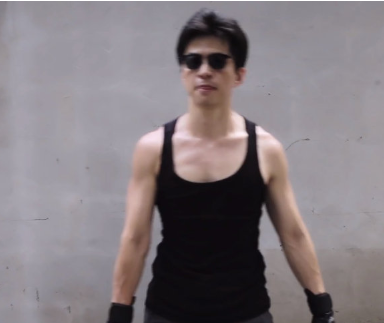 李健晒健身视频大秀好身材