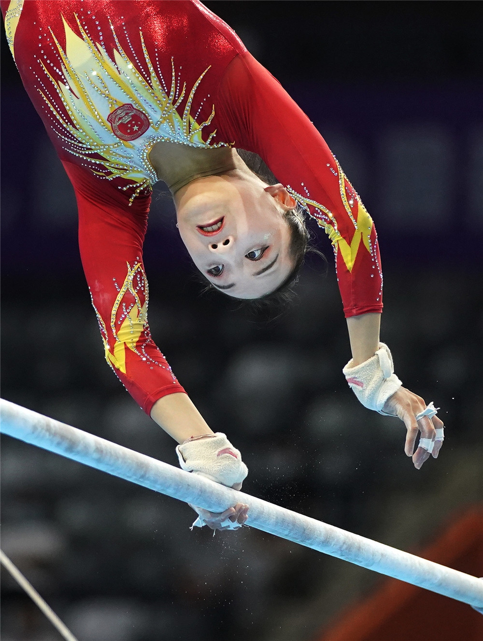 全国锦标赛高低杠 范忆琳夺冠