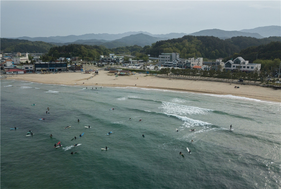 韩国海滨冲浪掠影