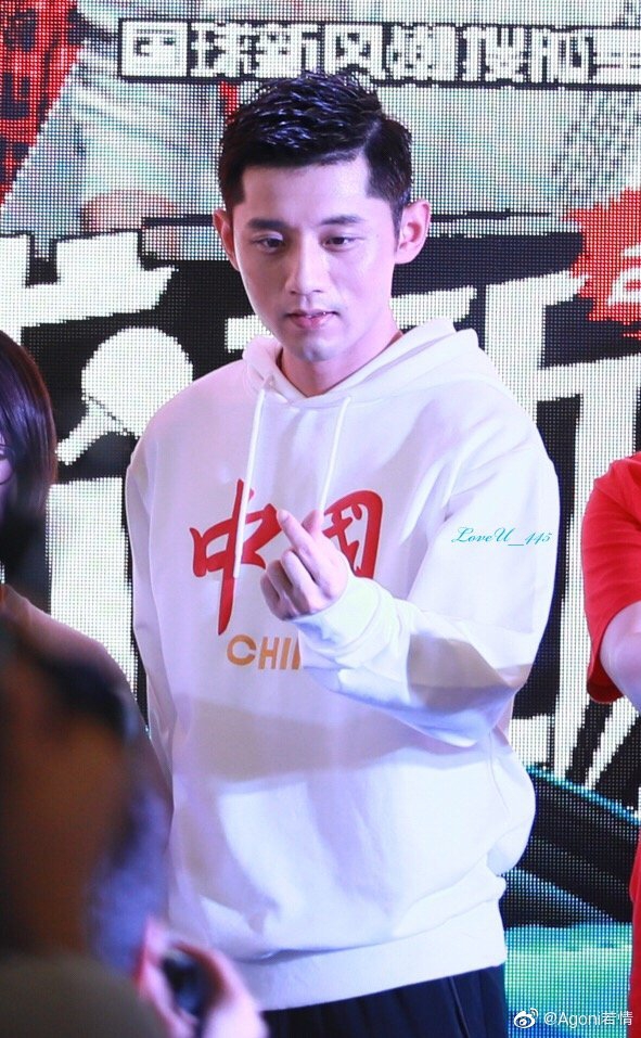 破次元壁！张继科苏炳添薇娅同框