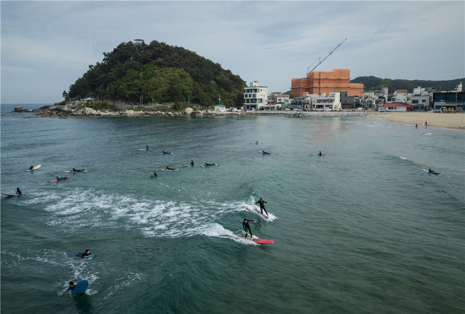 韩国海滨冲浪掠影