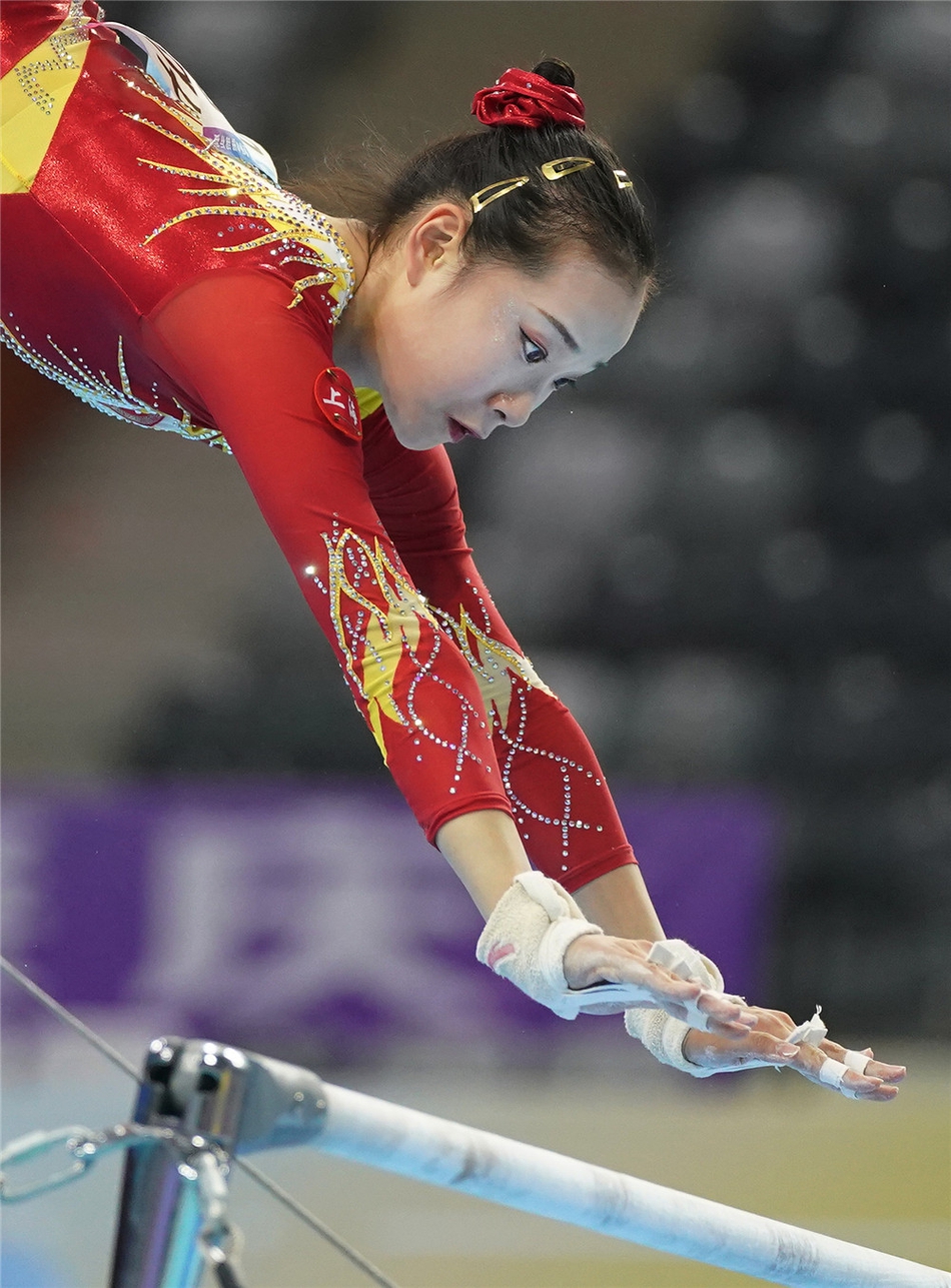 全国锦标赛高低杠 范忆琳夺冠
