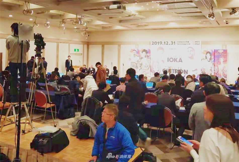 大晦日职业拳击称重仪式举行