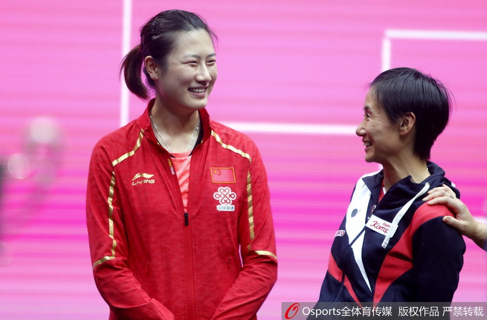 丁宁朱雨玲现身世界杯抽签仪式