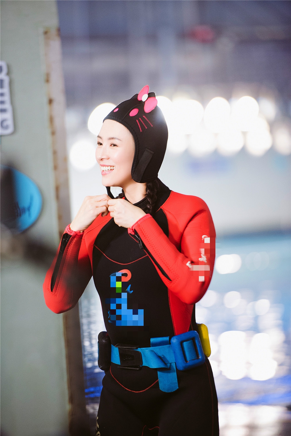 汪峰章子怡潜水搞怪撒糖