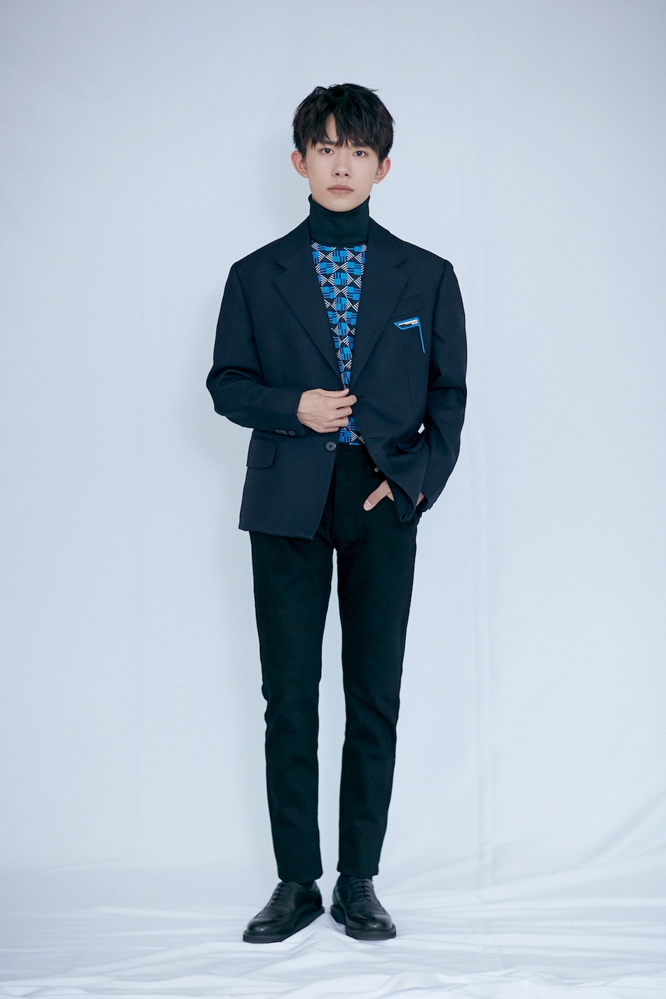 易烊千玺霍启刚参加两会特别节目