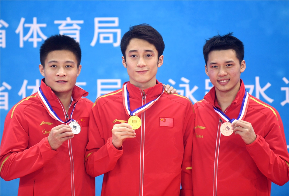 跳水冠军赛练俊杰十米台夺冠