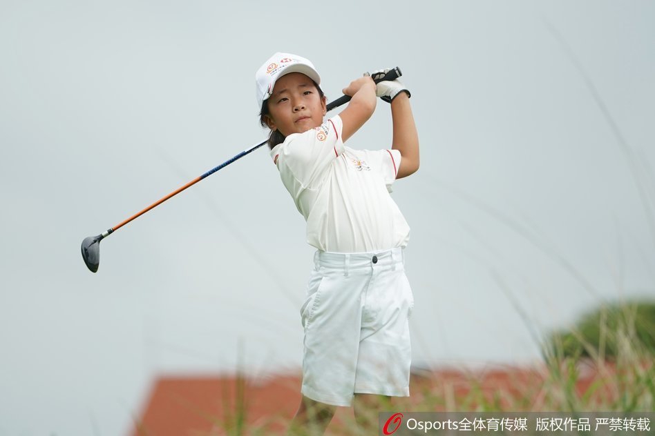 刘国梁悉心指导女儿参赛