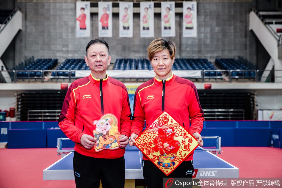 北京首钢女乒庆祝新年 丁宁领衔向大家拜年