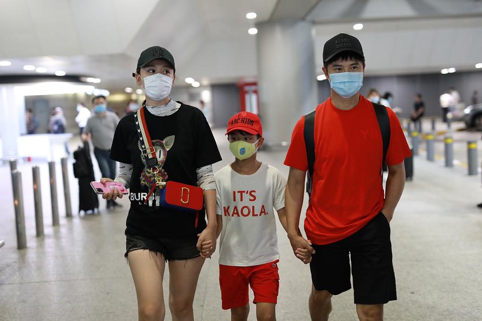 田亮叶一茜戴情侣帽秀恩爱