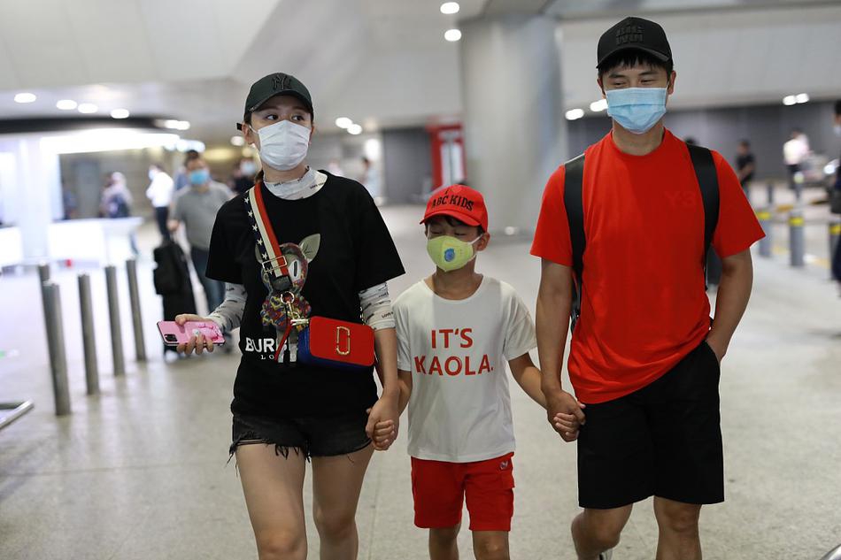 田亮叶一茜戴情侣帽秀恩爱