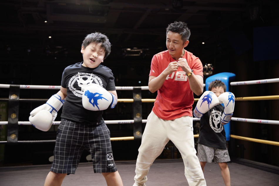 拳王邹市明举办40岁线上生日会