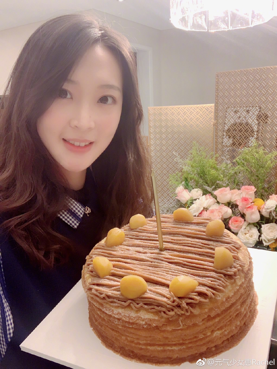 惠若琪生日设宴与郎平夫妇同框