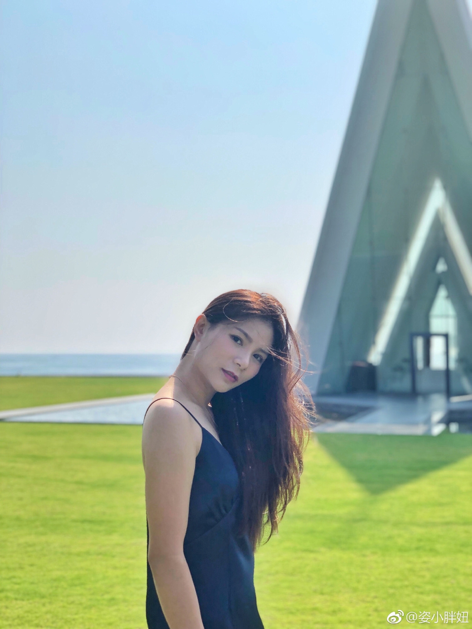 何姿晒美照为自己加油