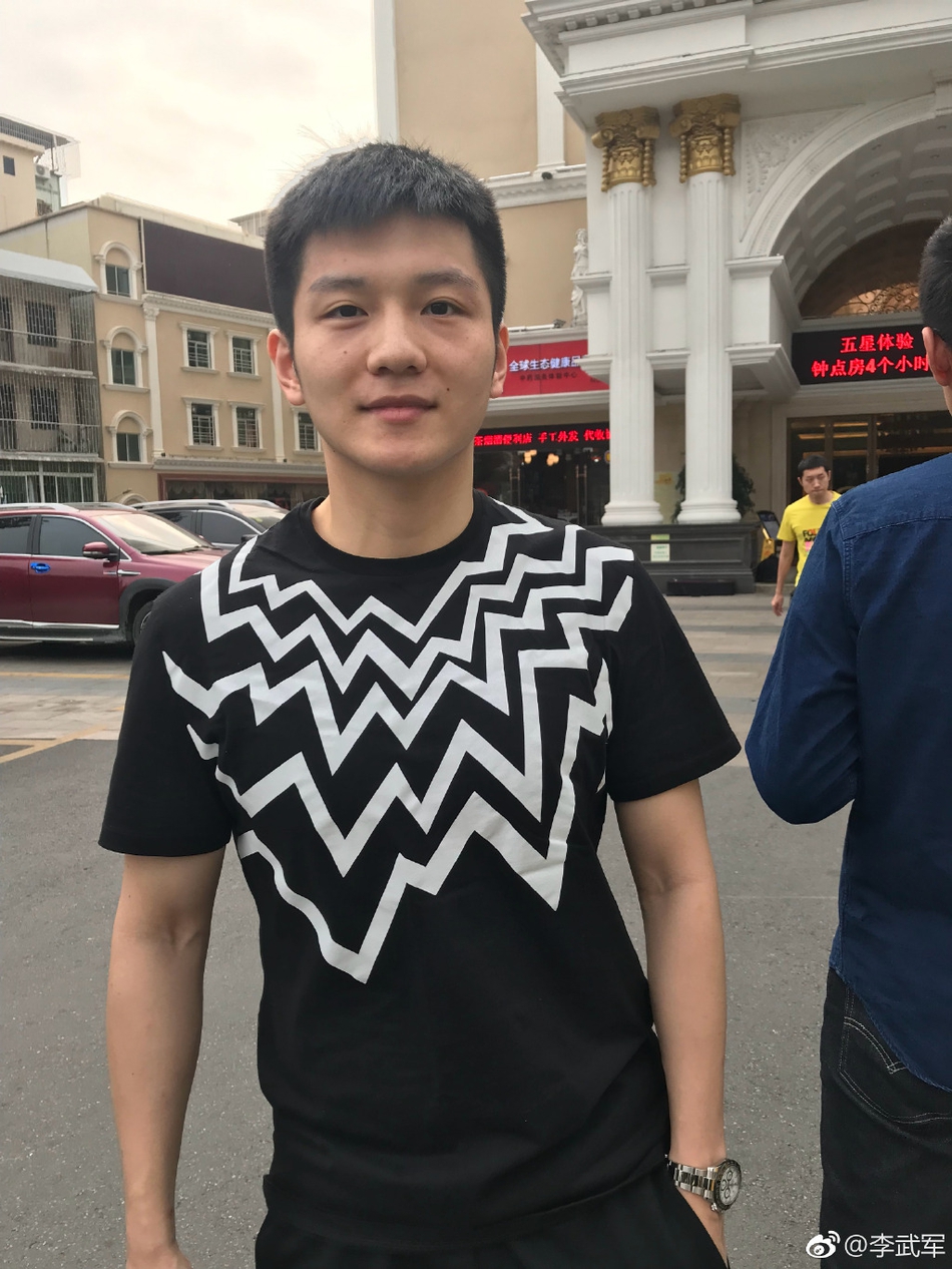 马龙领衔国乒出征亚洲杯