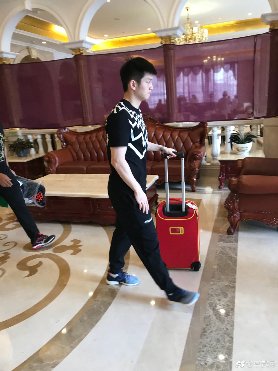 马龙领衔国乒出征亚洲杯