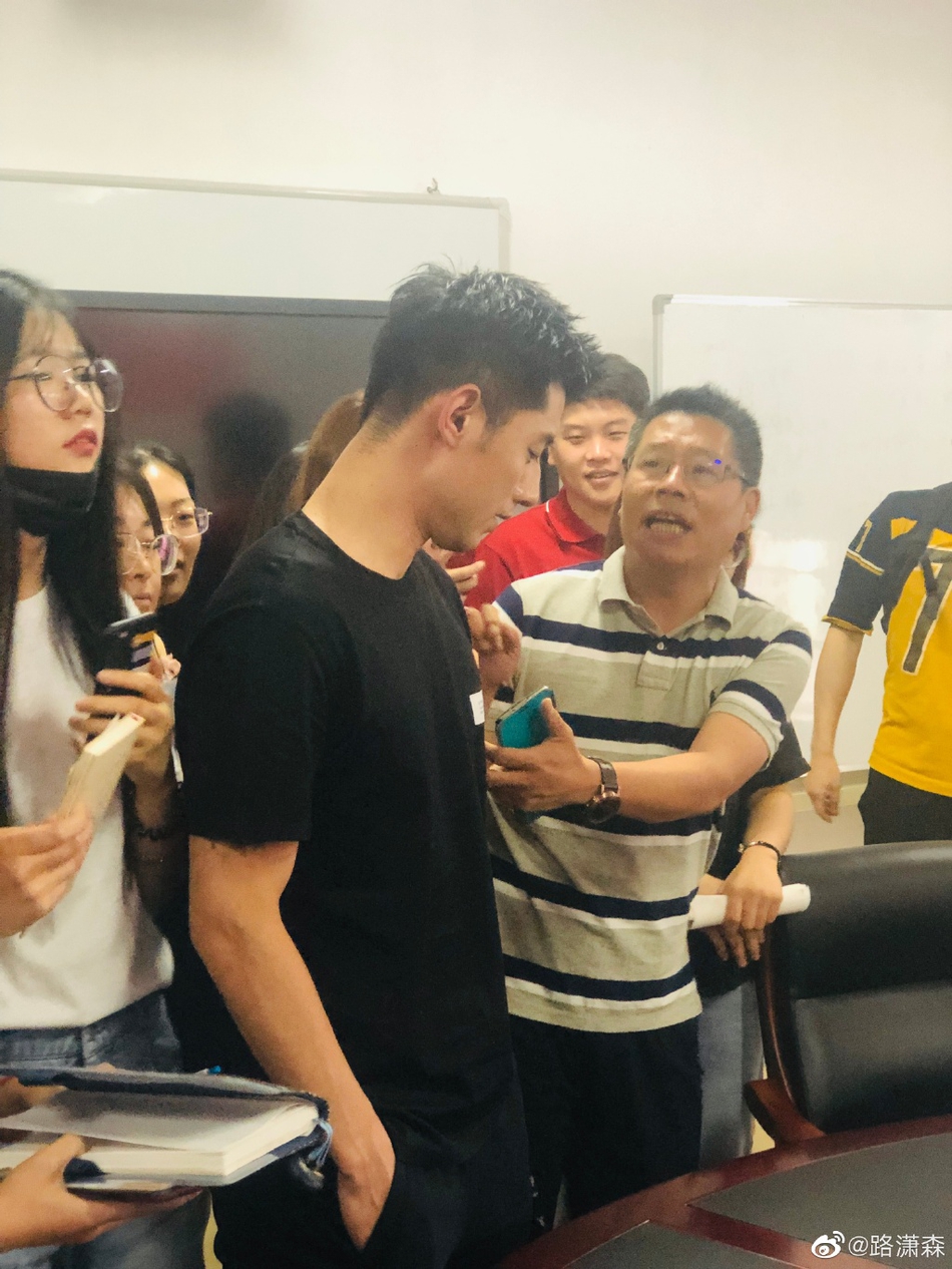 张继科答辩引学妹追捧