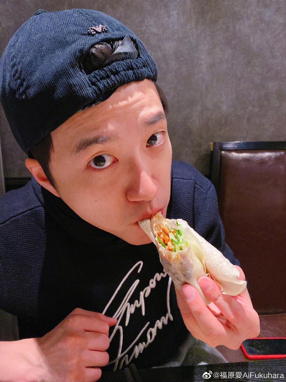 福原爱带老公吃东北菜