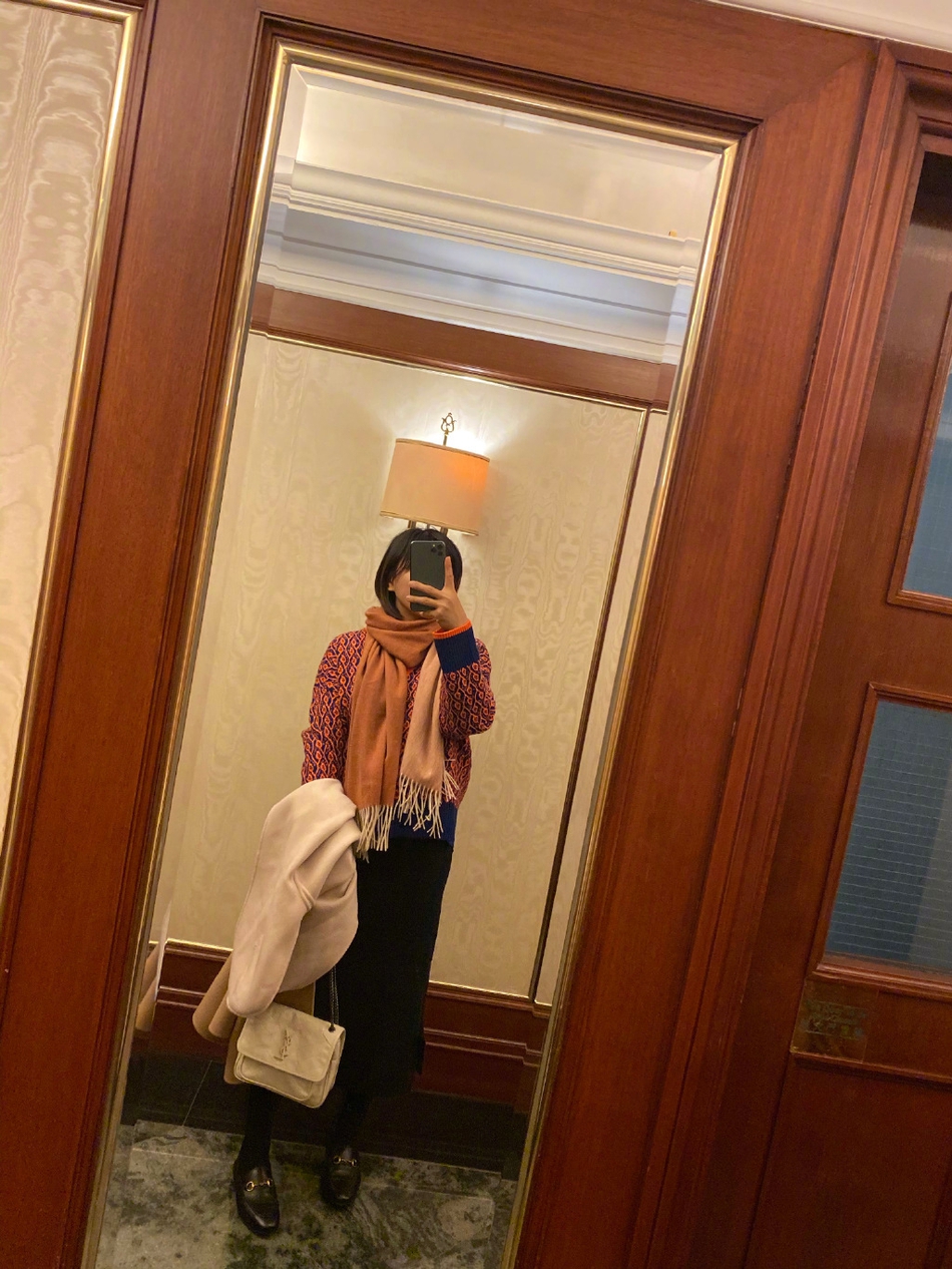 何雯娜晒近照孕期仍四肢纤细