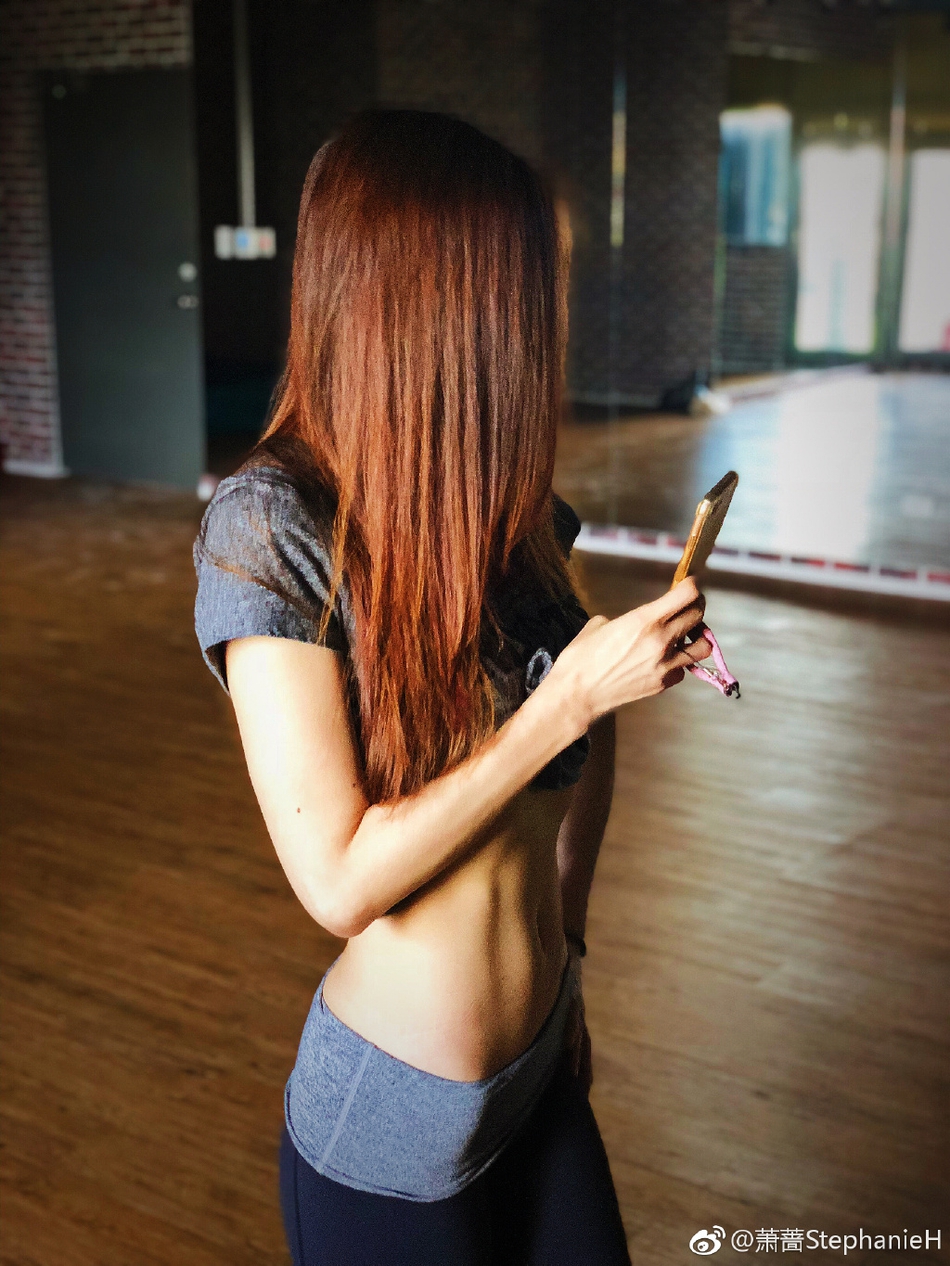 52岁萧蔷身材凹凸有致性感依旧