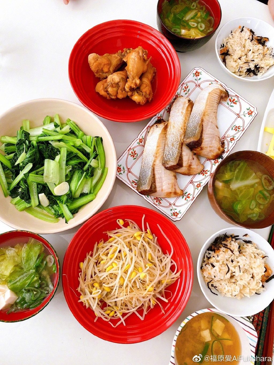 做美食+晒娃！福原爱的居家生活很甜蜜