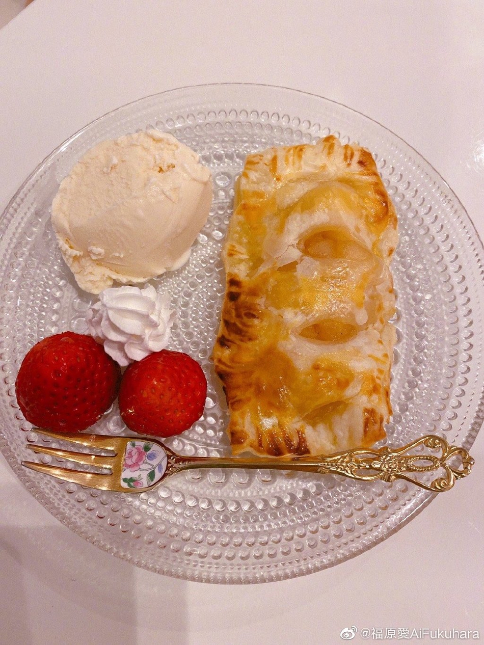 做美食+晒娃！福原爱的居家生活很甜蜜