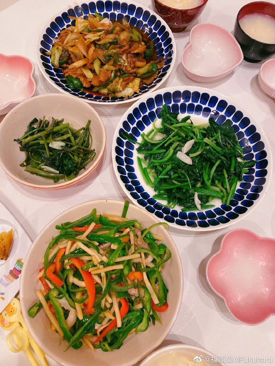 做美食+晒娃！福原爱的居家生活很甜蜜