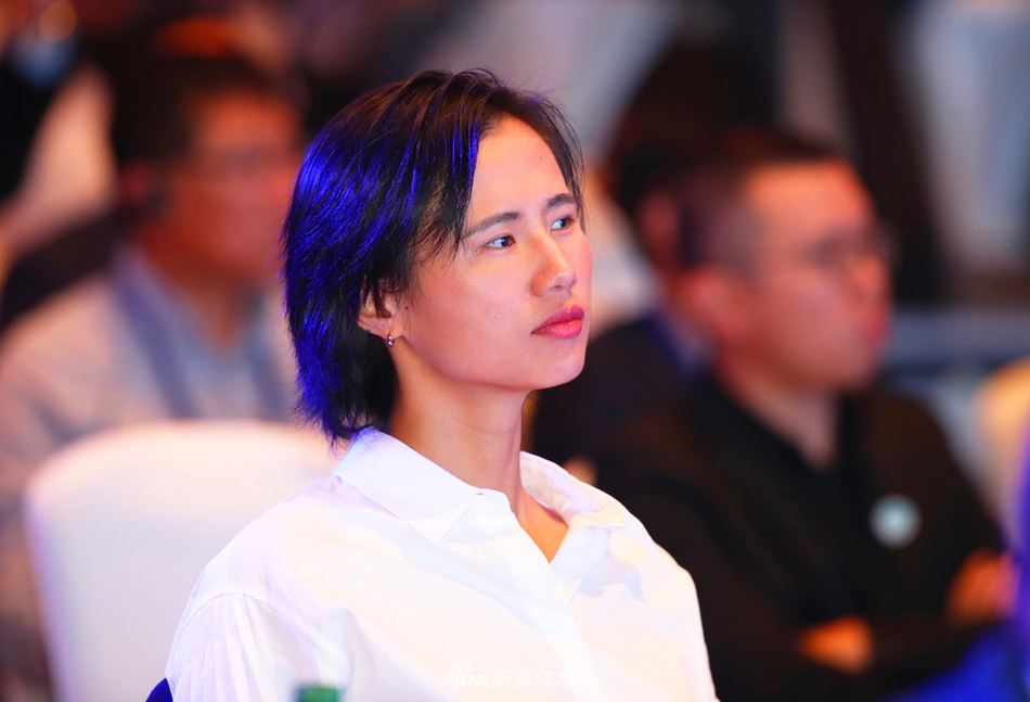 徐莉佳出席中国帆船年度盛典气质可人