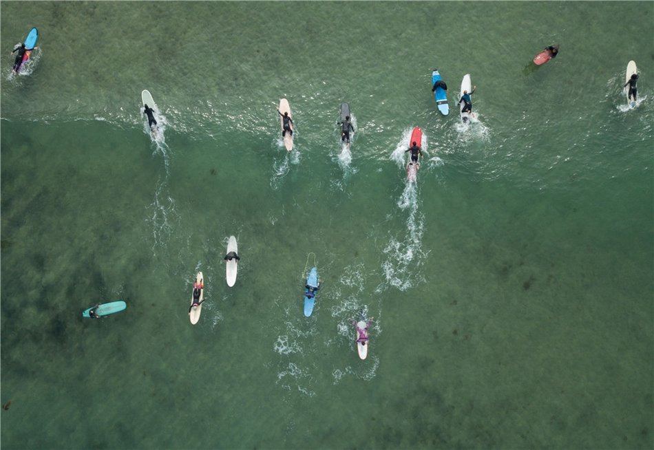 韩国海滨冲浪掠影