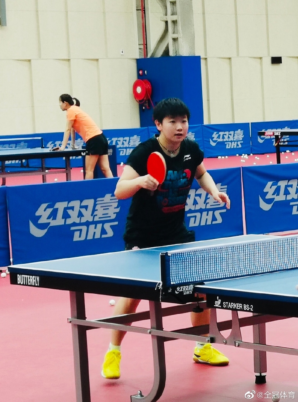 国乒澳门集训 马龙孙颖莎对抗