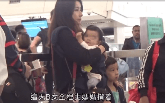 霍启刚郭晶晶夫妇一家出游