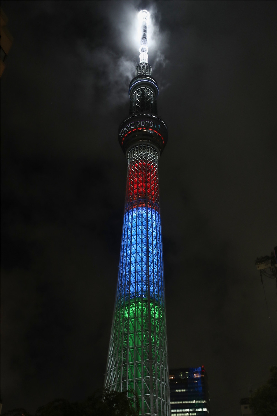 东京标志建筑亮灯纪念残奥会倒计时一周年