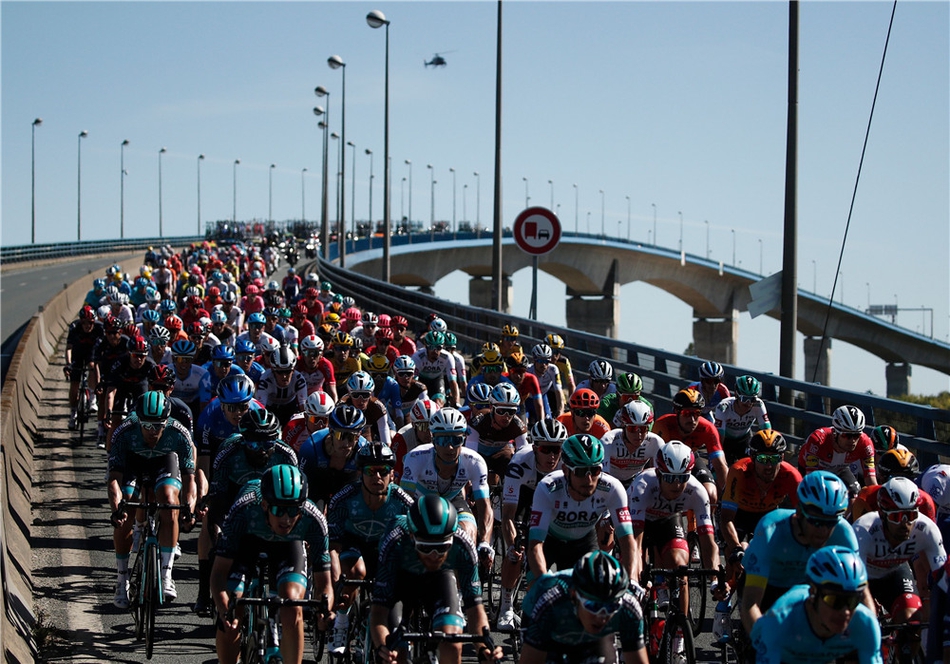 环法第十赛段精彩集锦