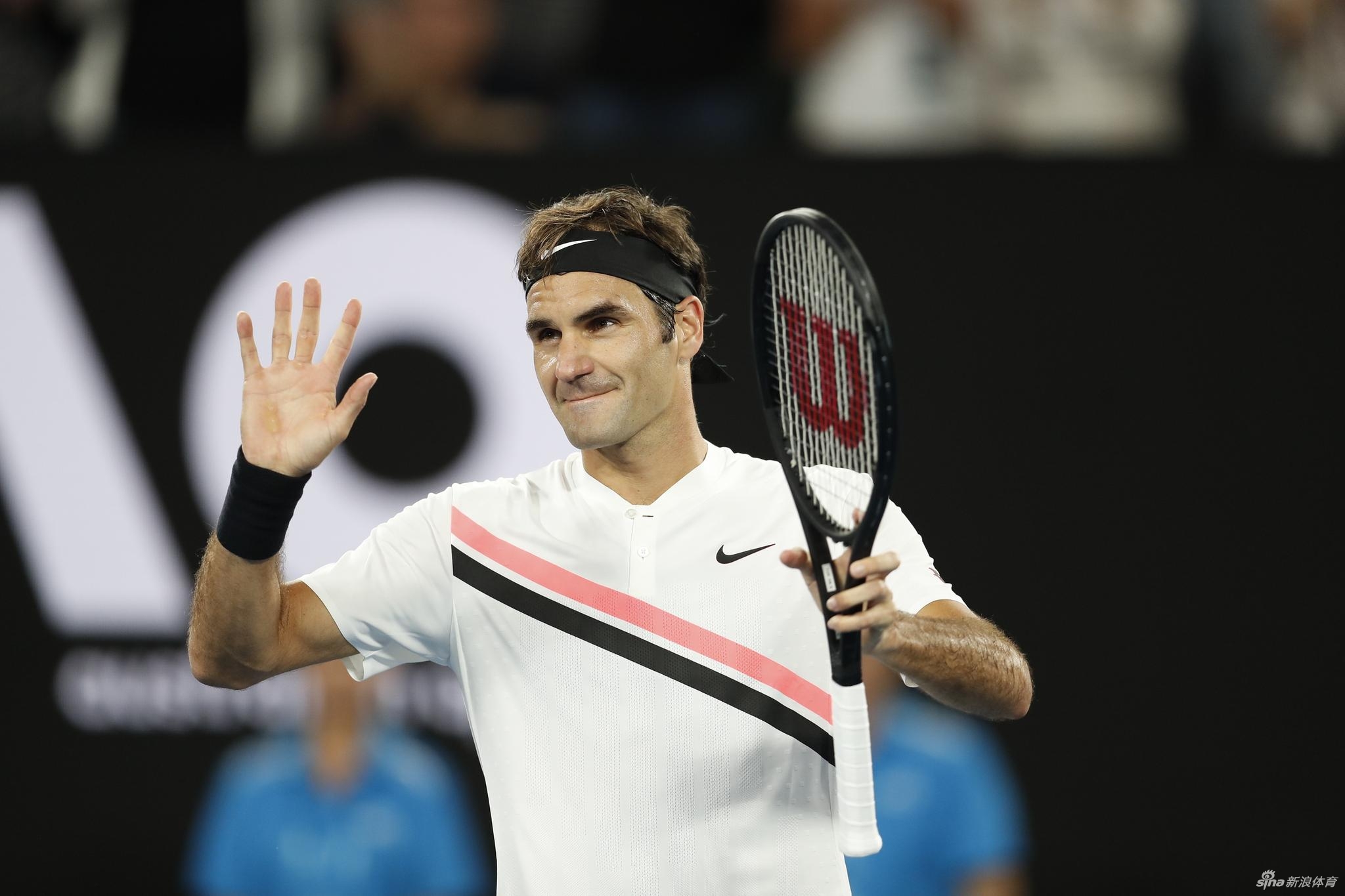 新浪直击澳网:首轮费德勒3-0贝德内
