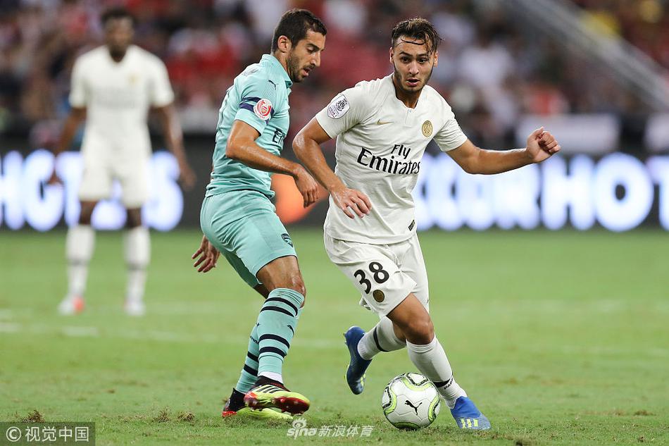 图菲基带球突破