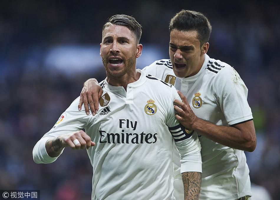 拉莫斯庆祝破门