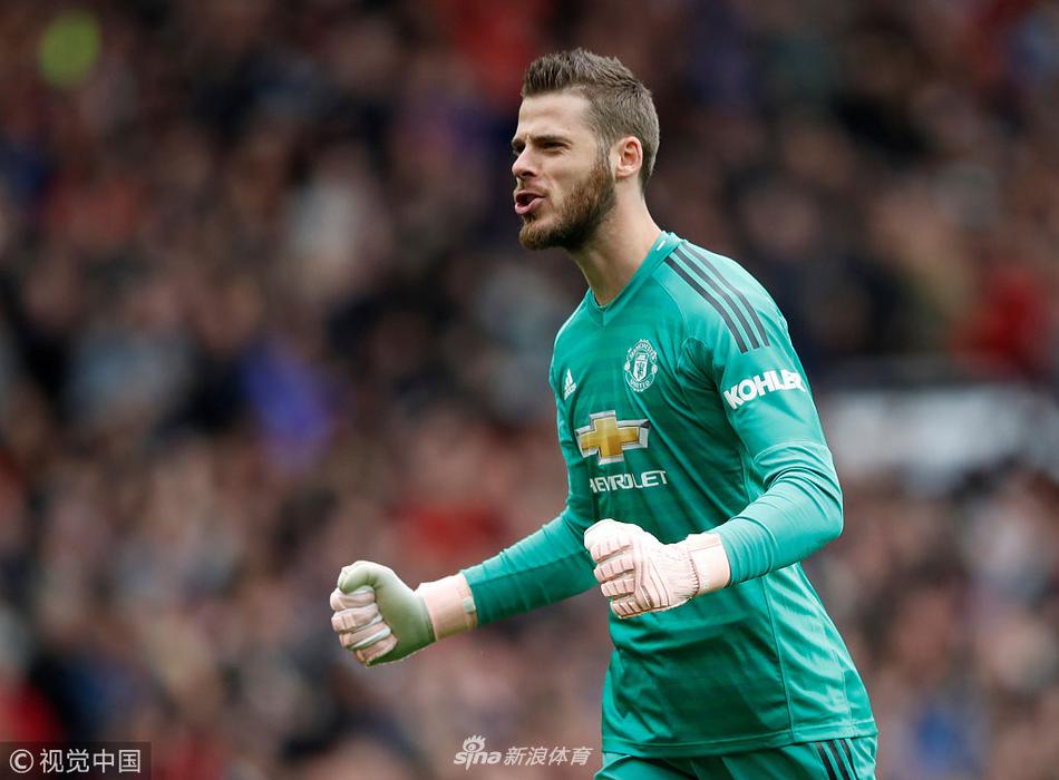 德赫亚挥拳庆祝