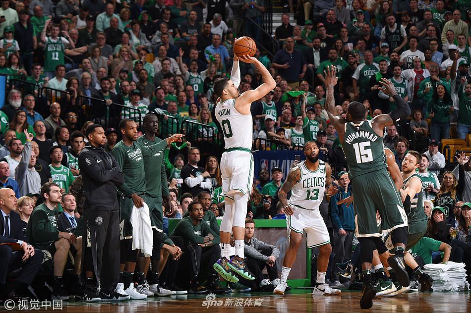 塔图姆三分远投