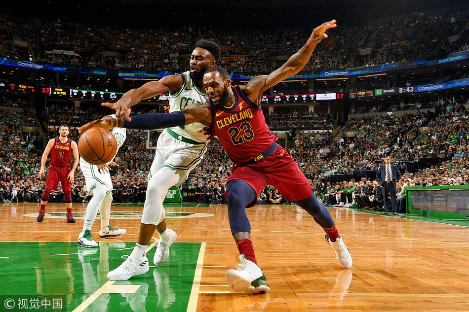 詹姆斯与杰伦拼抢