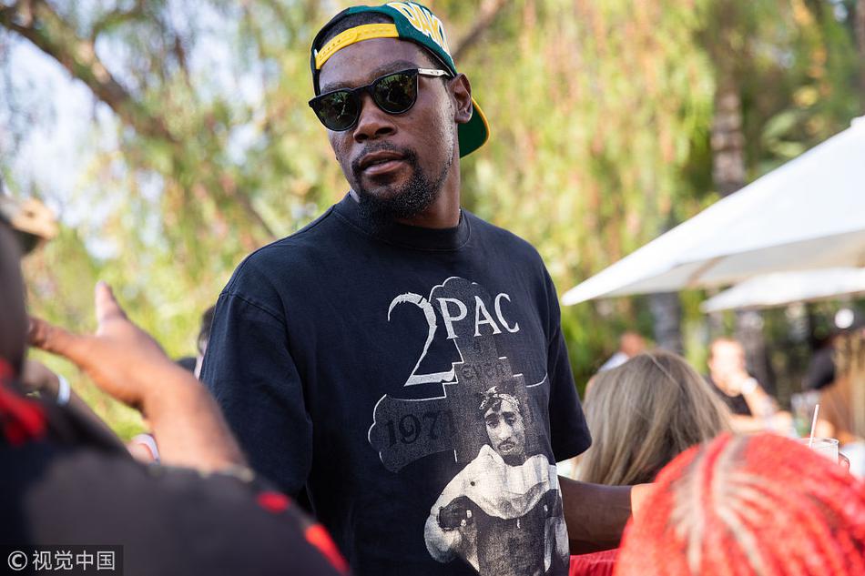 杜兰特捧场老队友派对 大胸妹子云集