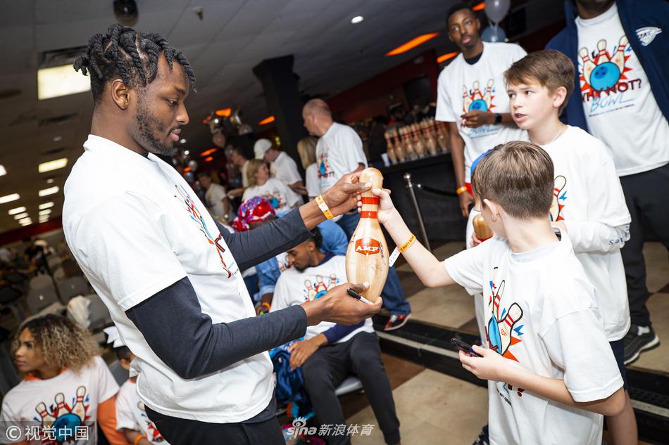 威少携队友出席个人品牌活动