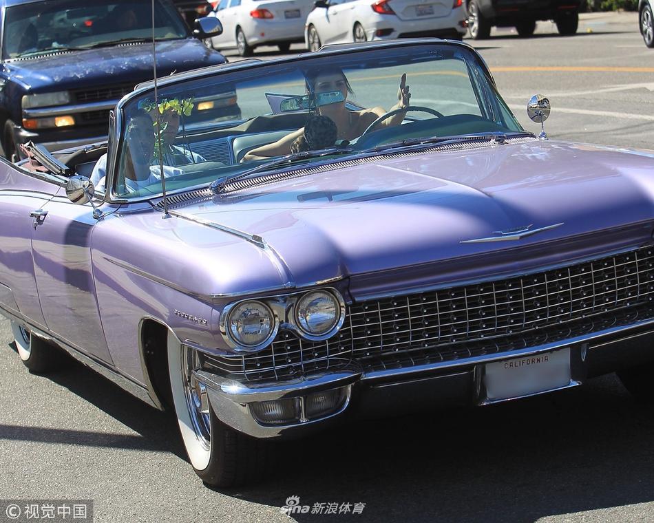 超模肯达尔詹娜现身好莱坞街头