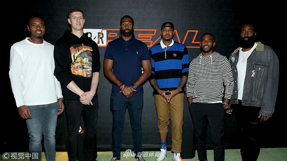 瓜灯泡合体领衔众球员亮相商业活动