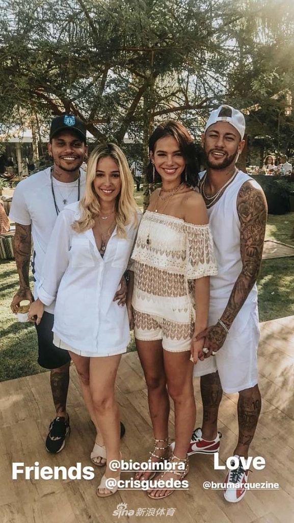 内马尔布鲁娜同框画面回顾恩爱时刻