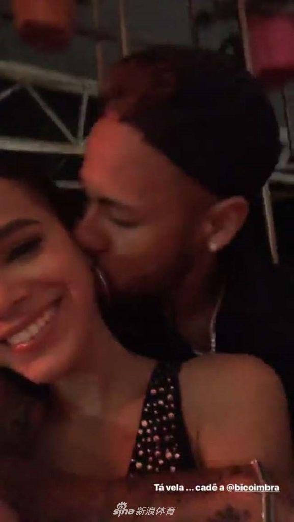 内马尔布鲁娜同框画面回顾恩爱时刻